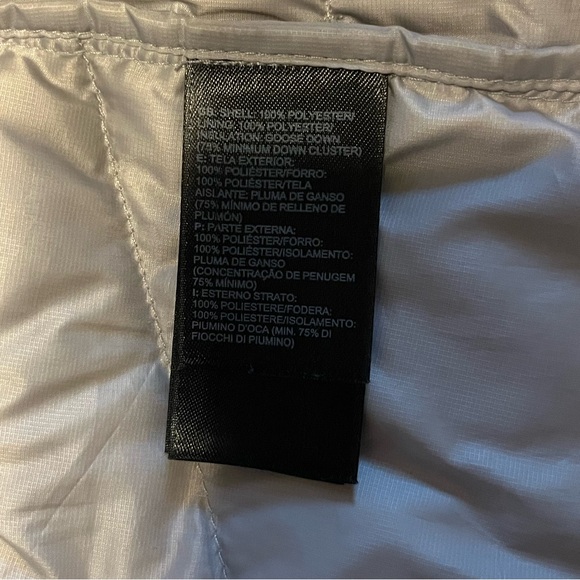 The North Face Light Gray 700 Full Vest - Picture 15 of 15